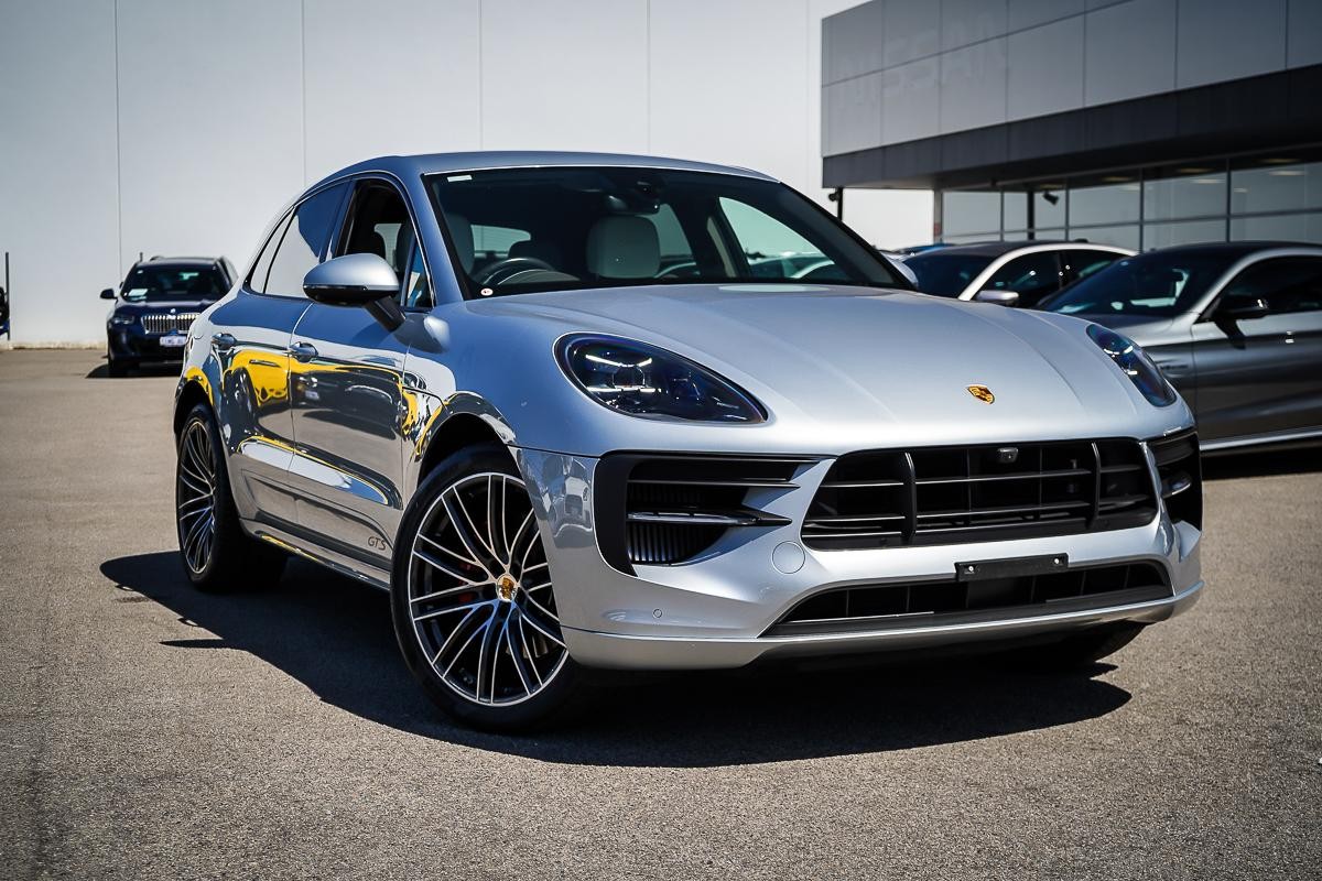 Porsche Macan image 1