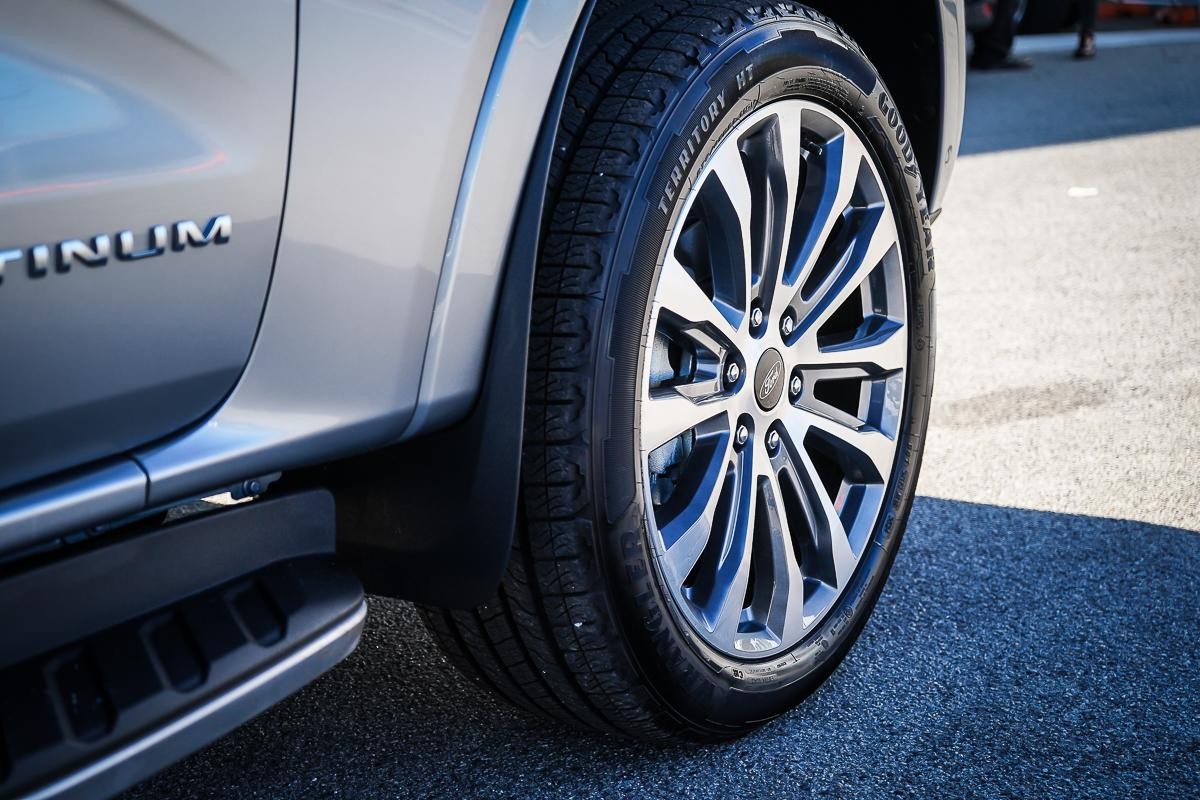 Ford Everest image 3