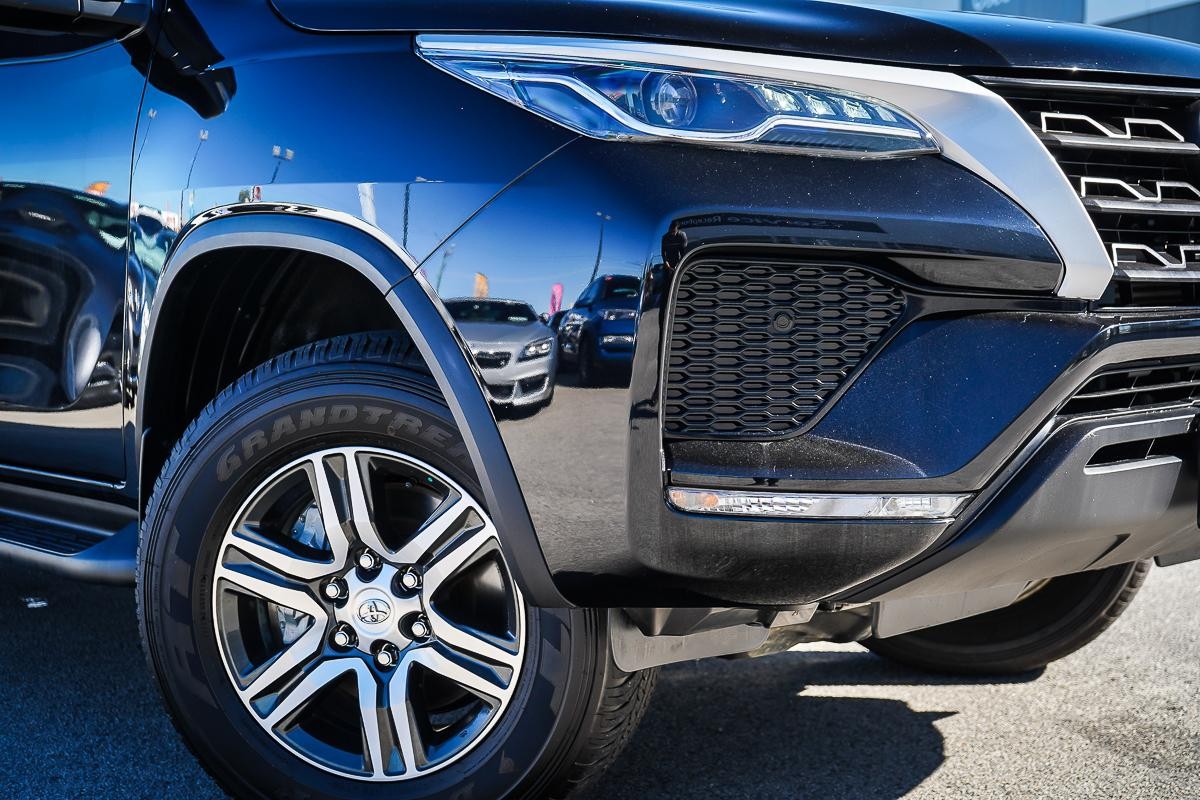 Toyota Fortuner image 2