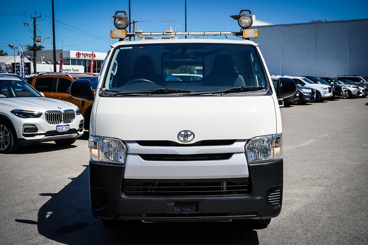 Toyota Hiace image 4