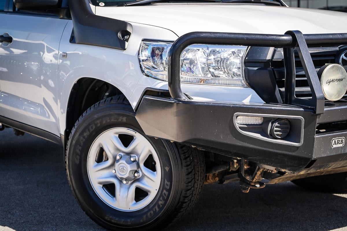 Toyota Landcruiser image 2