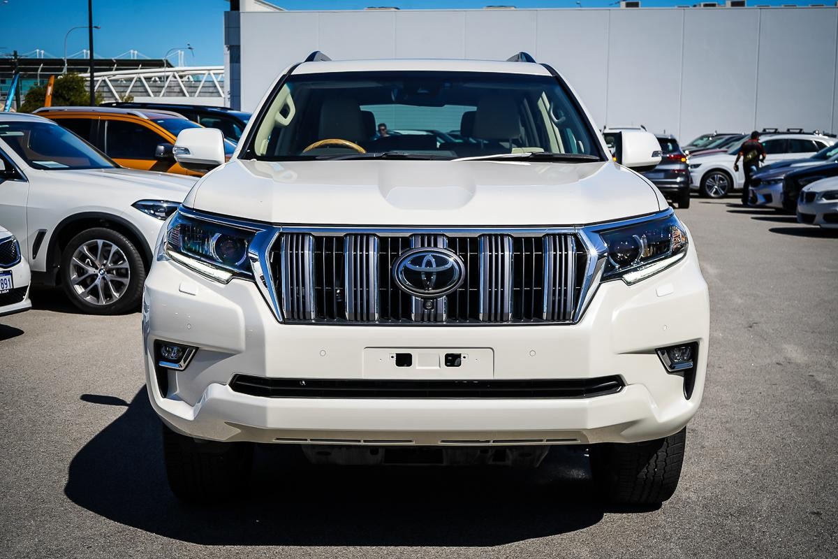 Toyota Landcruiser Prado image 4