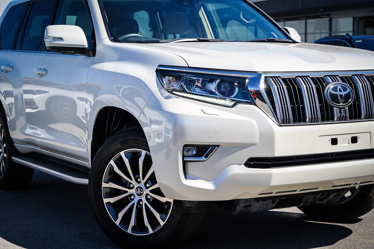 Toyota Landcruiser Prado image 2