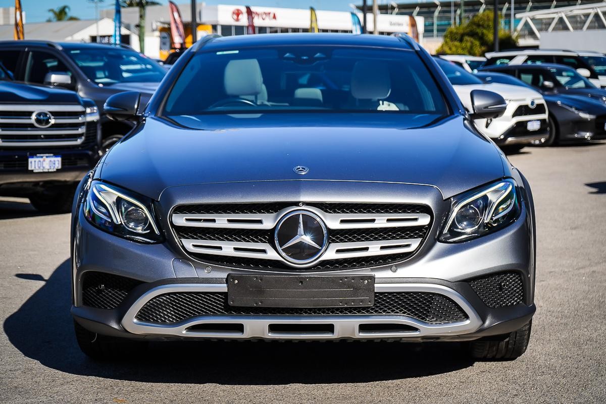 Mercedes Benz E-class image 4