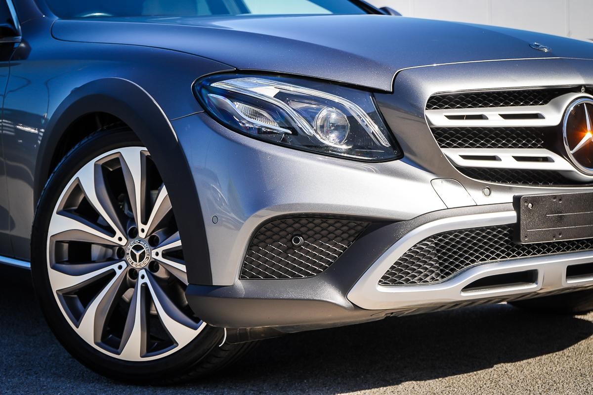 Mercedes Benz E-class image 2