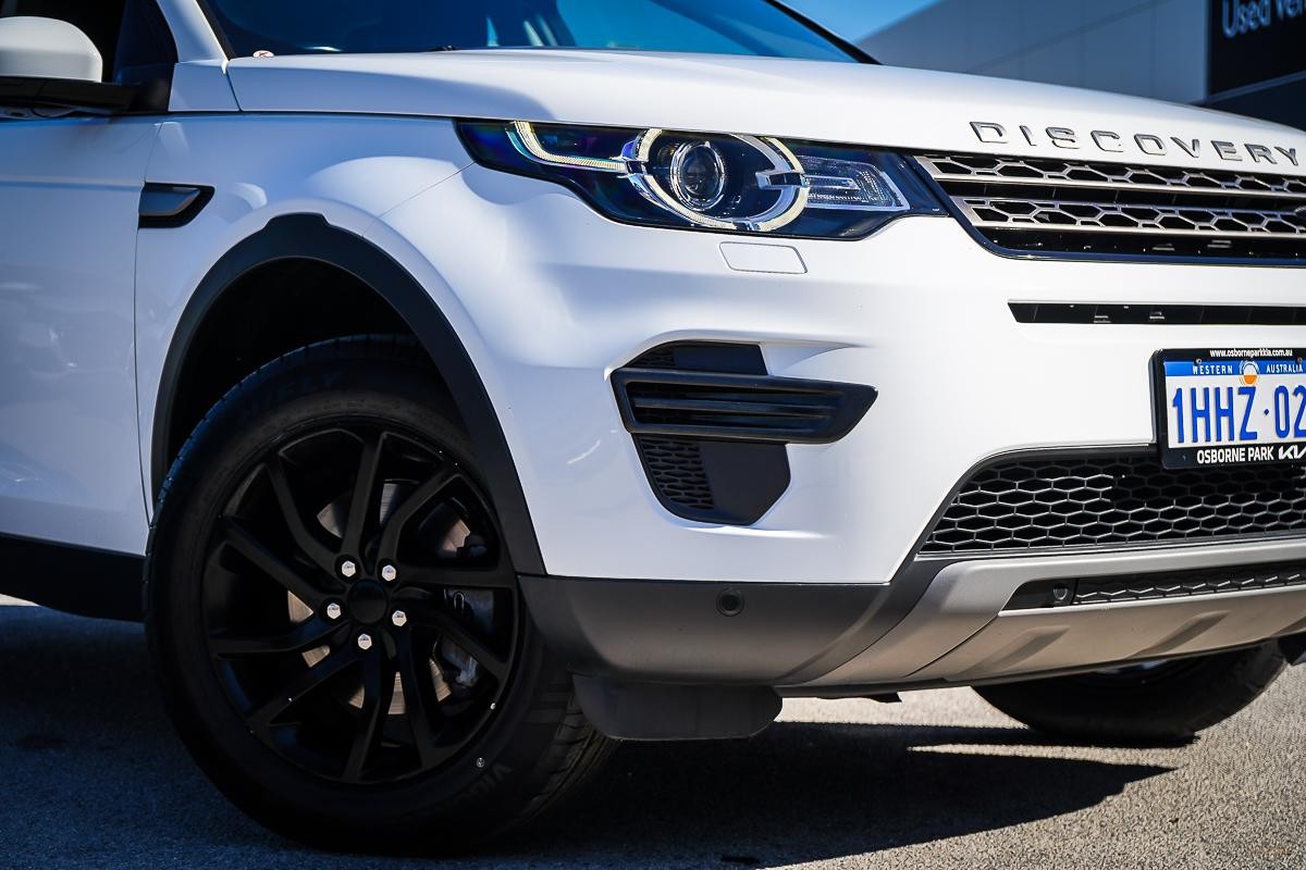 Land Rover Discovery Sport image 2