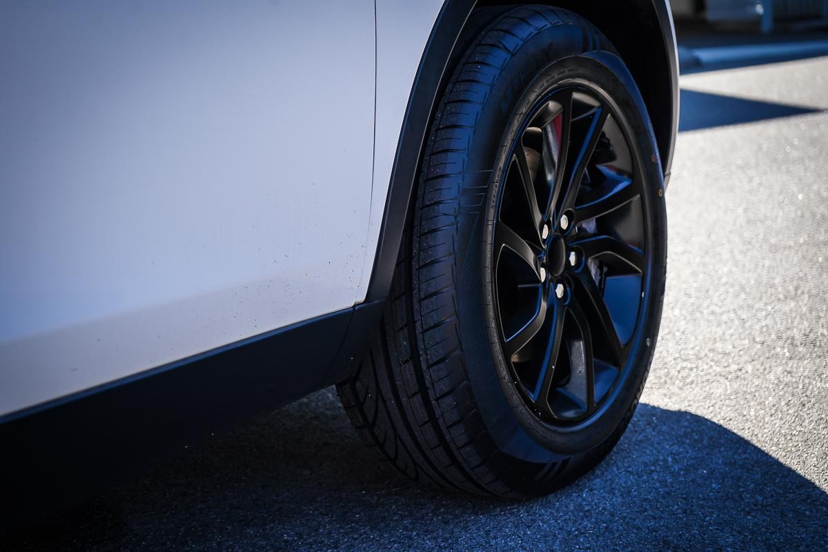 Land Rover Discovery Sport image 3