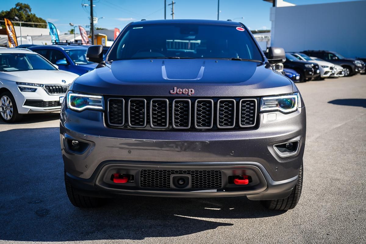Jeep Grand Cherokee image 4