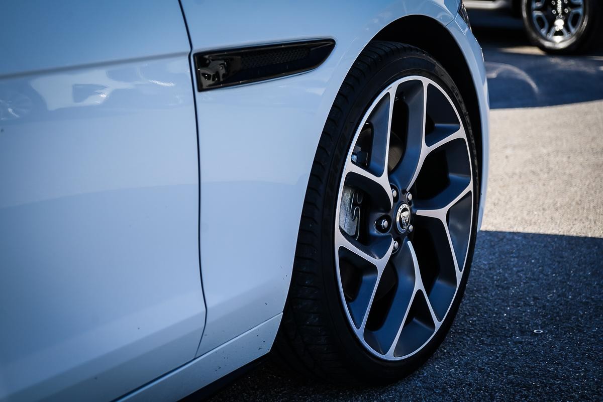 Jaguar Xe image 3