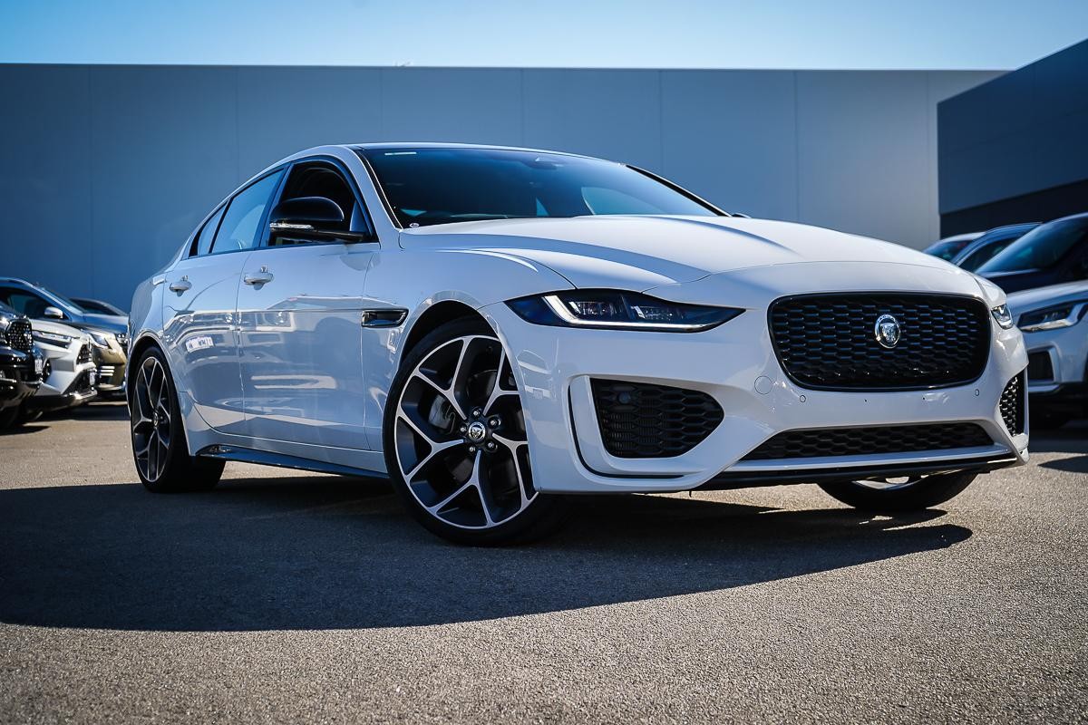 Jaguar Xe image 1