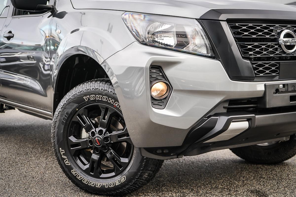 Nissan Navara image 2