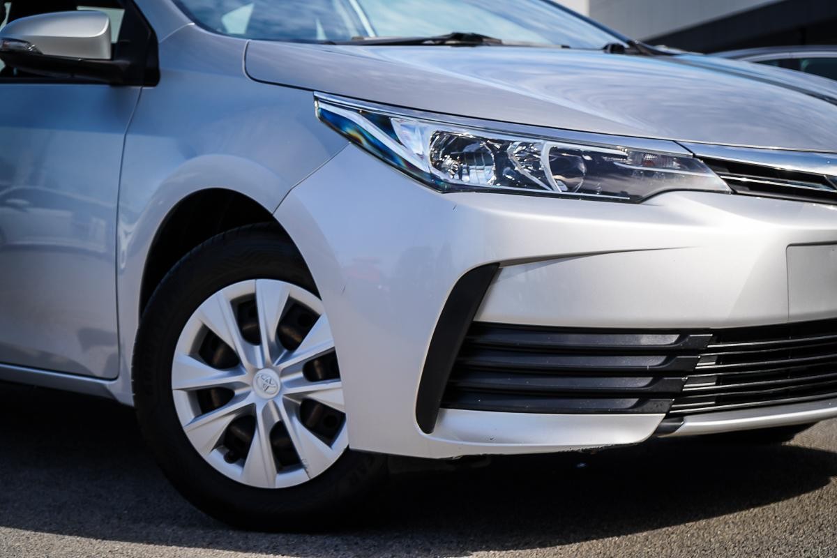 Toyota Corolla image 2
