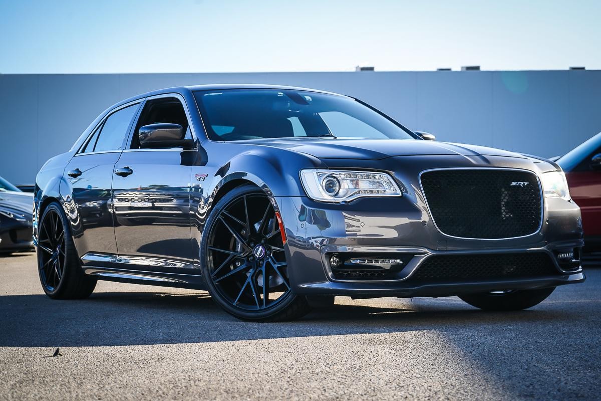 Chrysler 300 image 1
