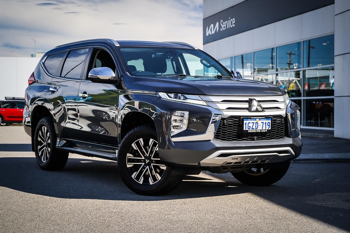 Mitsubishi Pajero Sport image 1