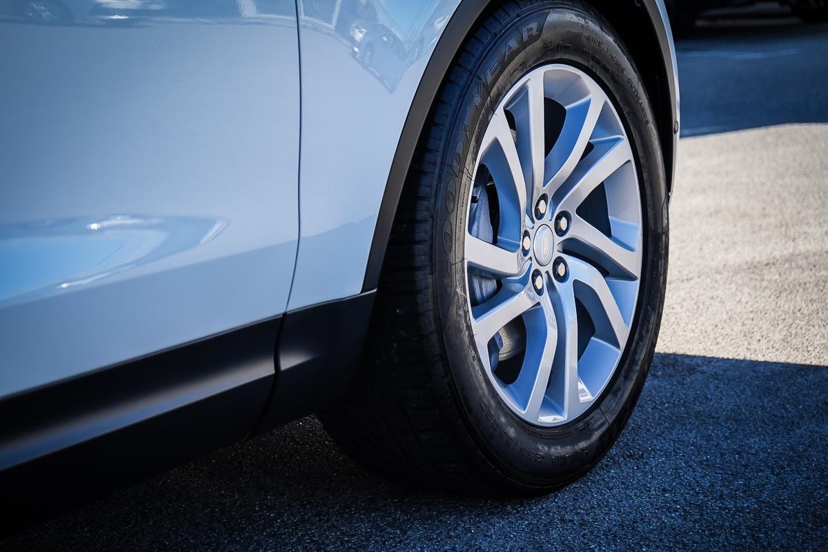 Land Rover Discovery image 3