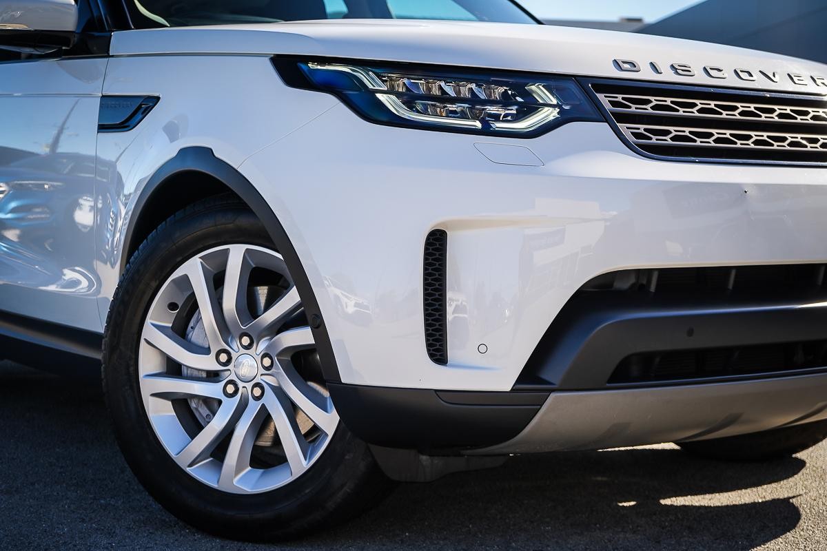 Land Rover Discovery image 2