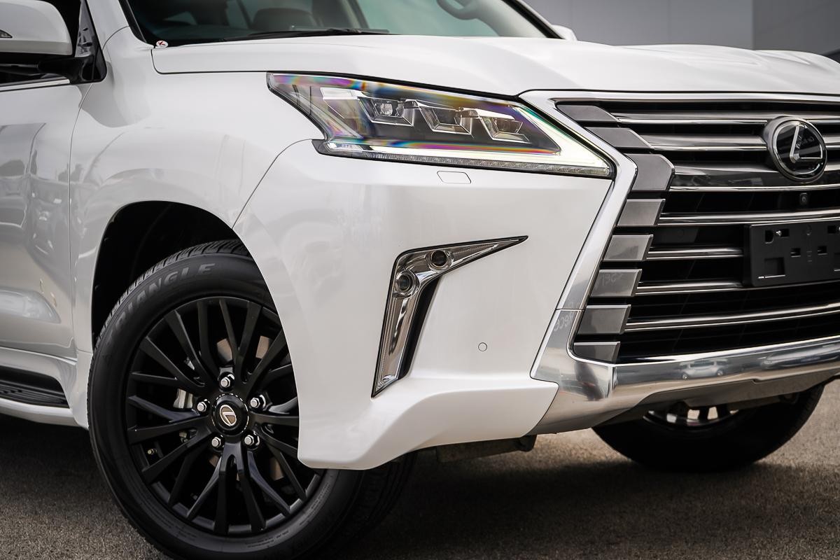 Lexus Lx image 2