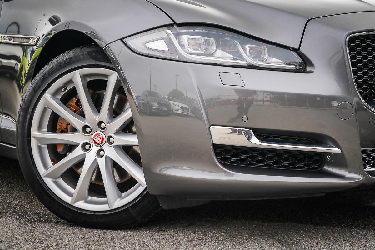 Jaguar Xj image 2