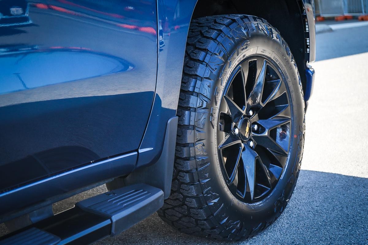 Chevrolet Silverado image 3