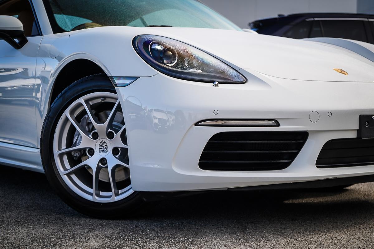 Porsche 718 image 2