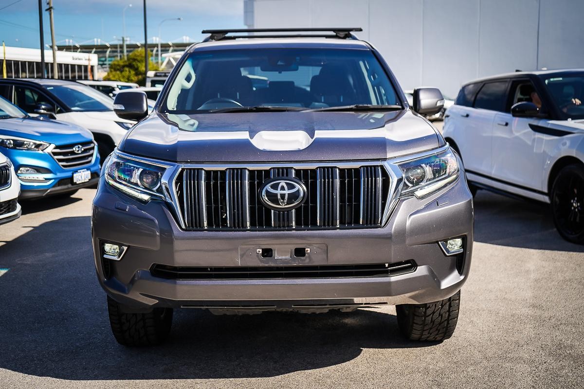 Toyota Landcruiser Prado image 4