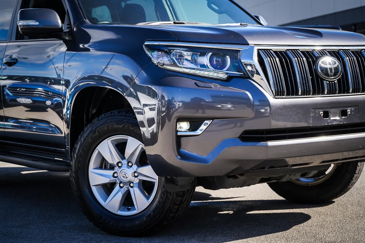 Toyota Landcruiser Prado image 2