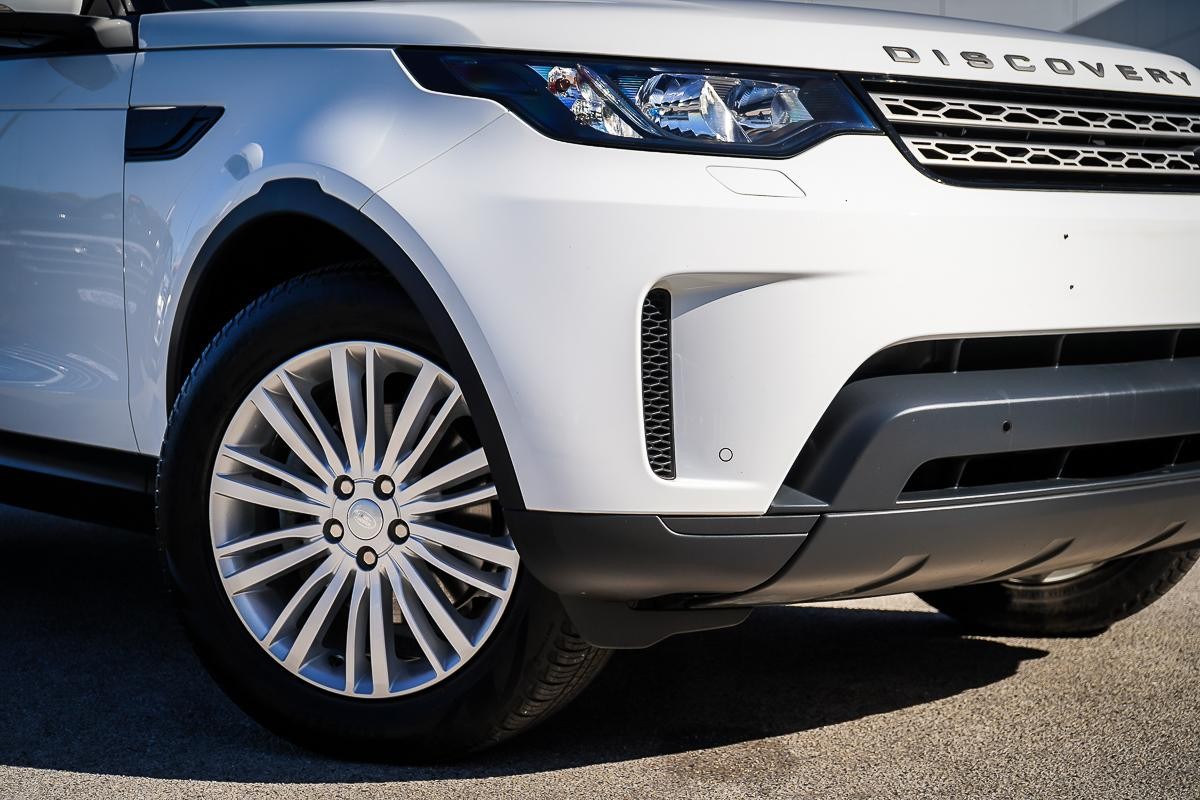 Land Rover Discovery image 2
