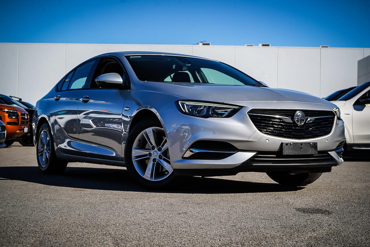 Holden Commodore image 1