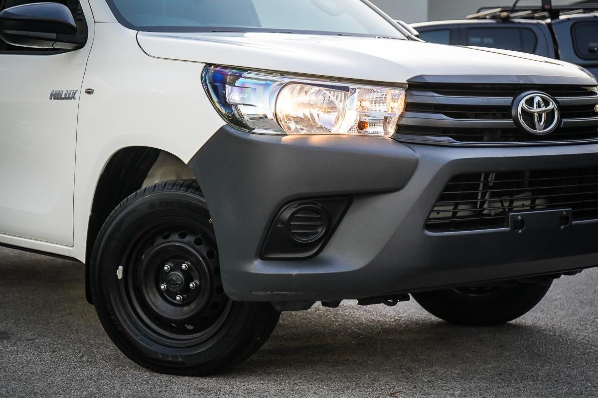 Toyota Hilux image 2