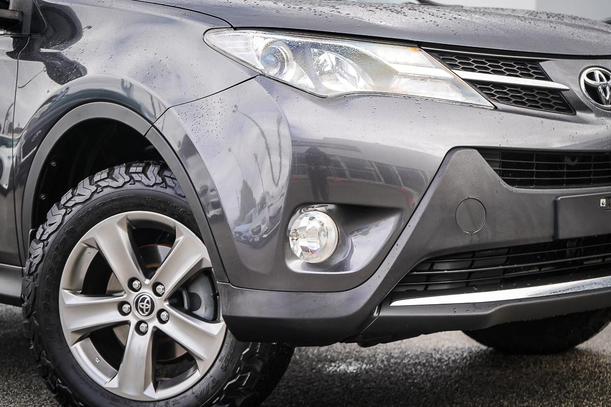 Toyota Rav4 image 2