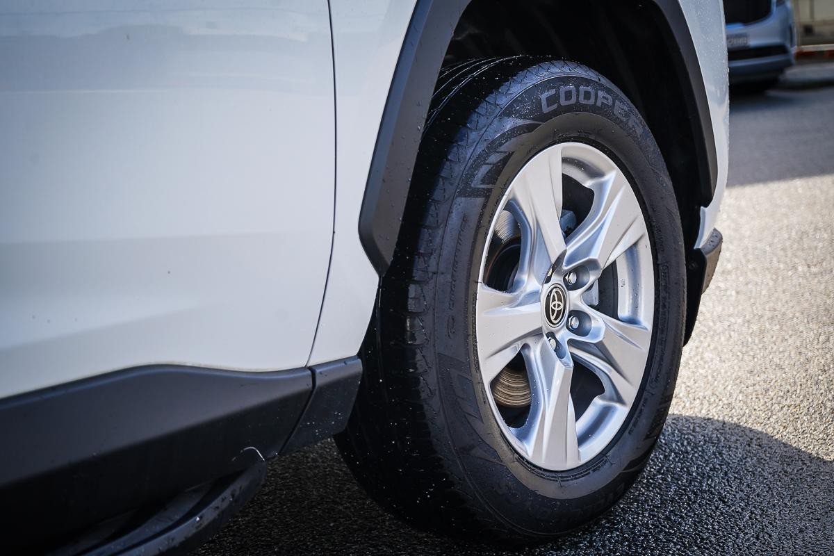 Toyota Rav4 image 3