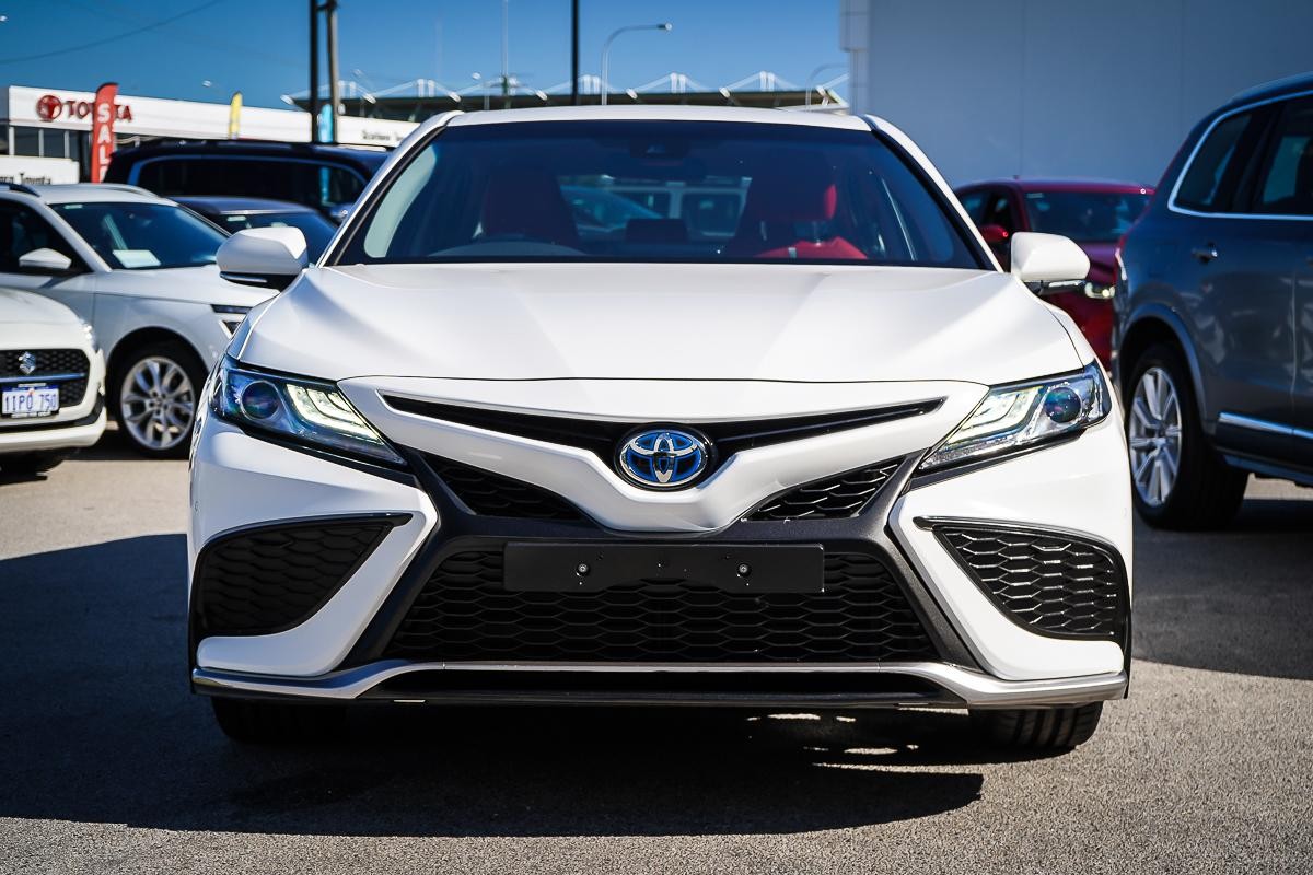 Toyota Camry image 4