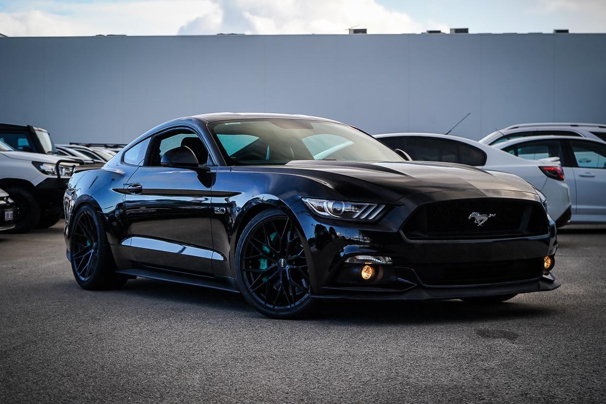 Ford Mustang image 1