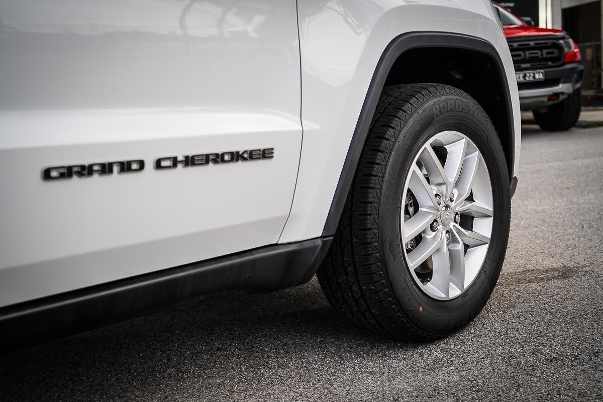 Jeep Grand Cherokee image 3
