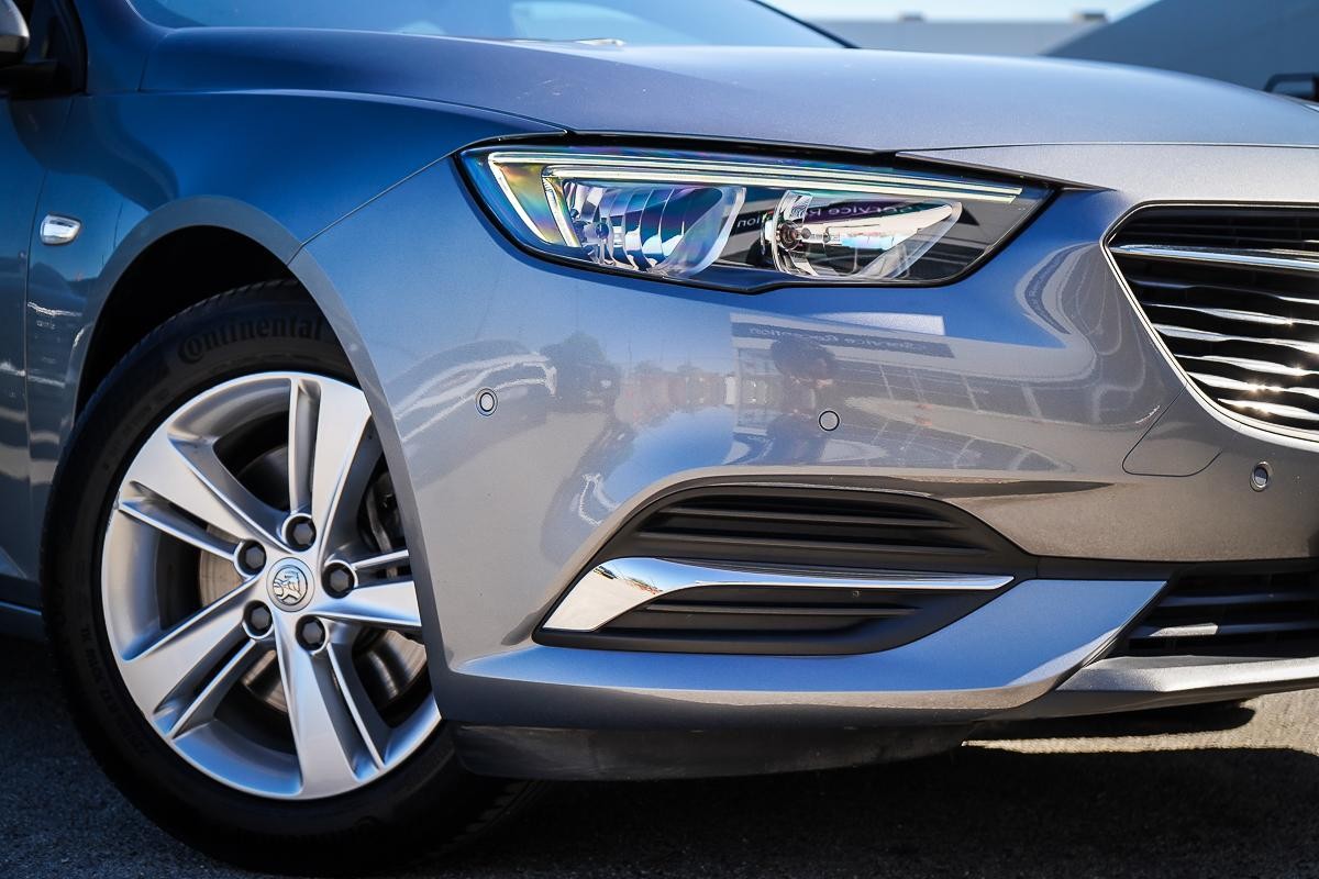 Holden Commodore image 2