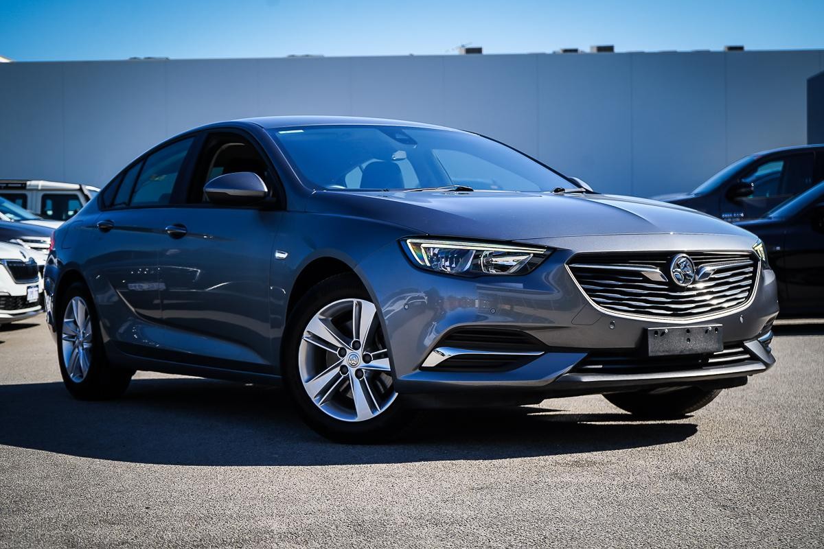 Holden Commodore image 1