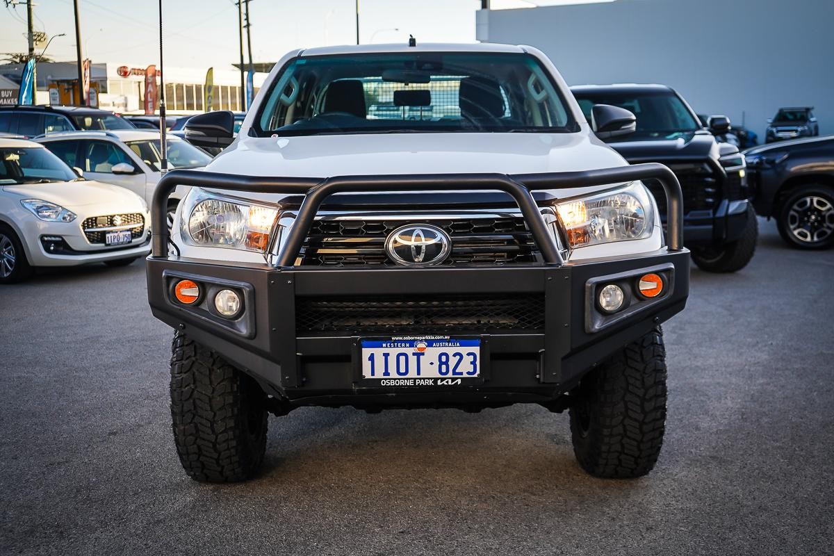 Toyota Hilux image 4