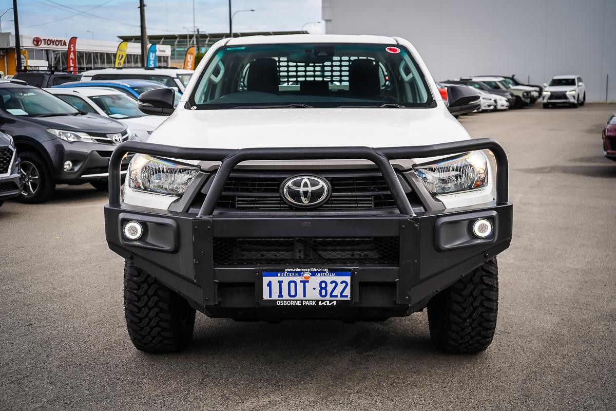 Toyota Hilux image 4