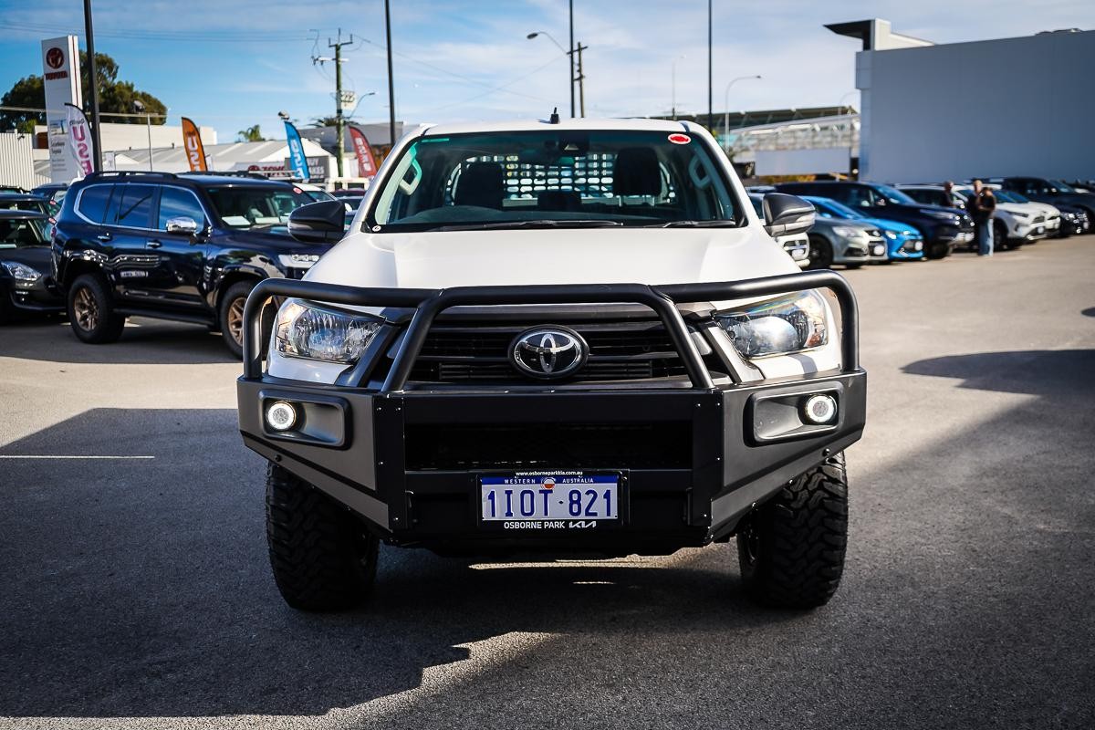 Toyota Hilux image 4