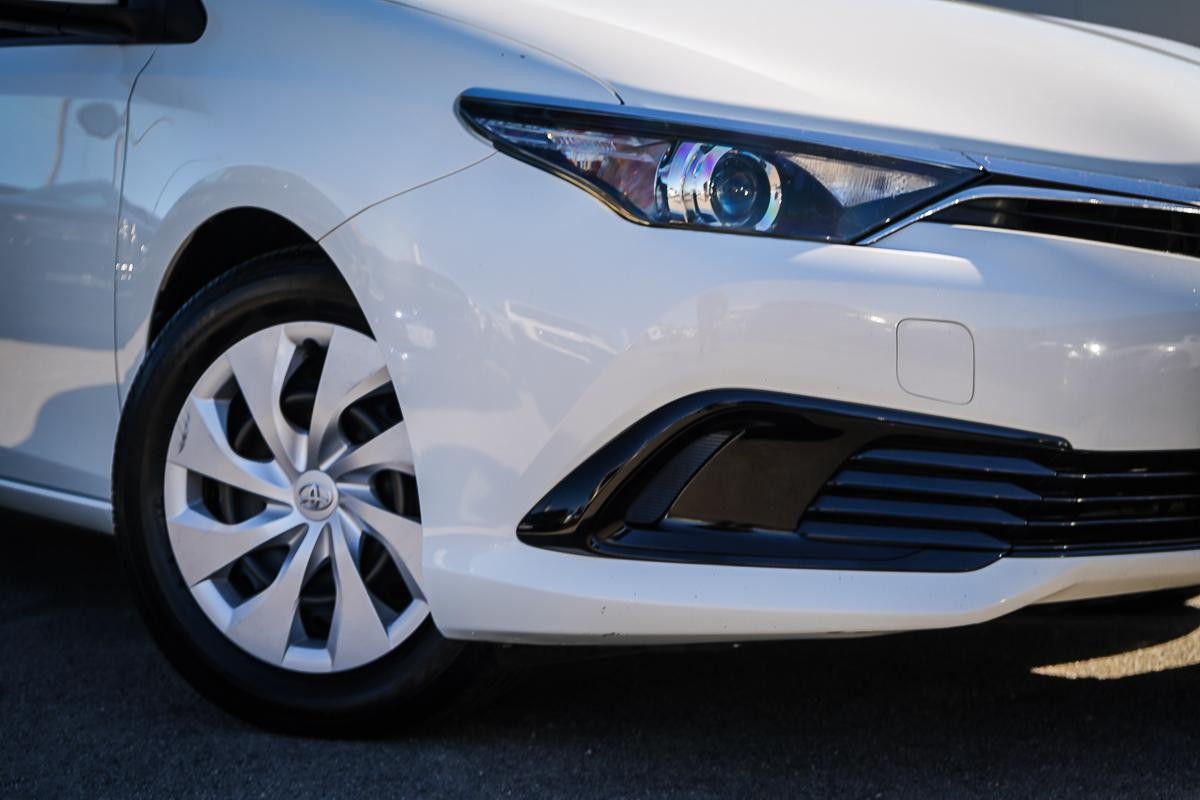 Toyota Corolla image 2