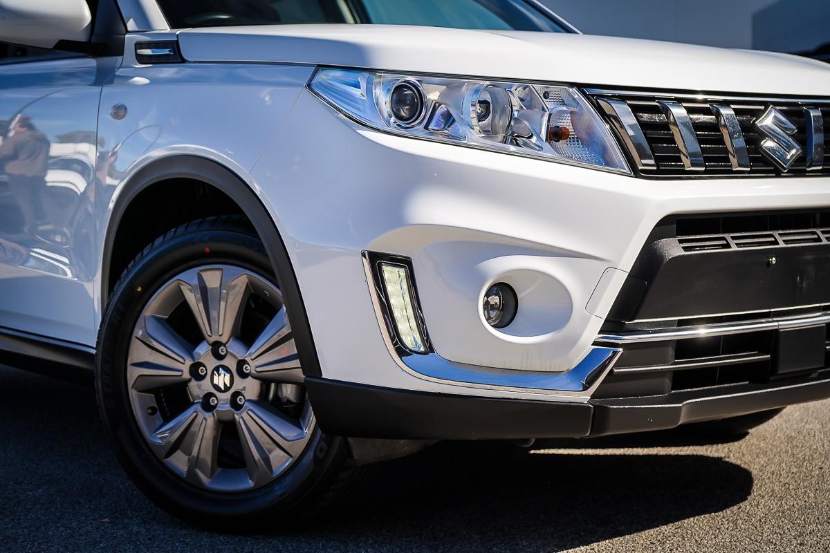 Suzuki Vitara image 2