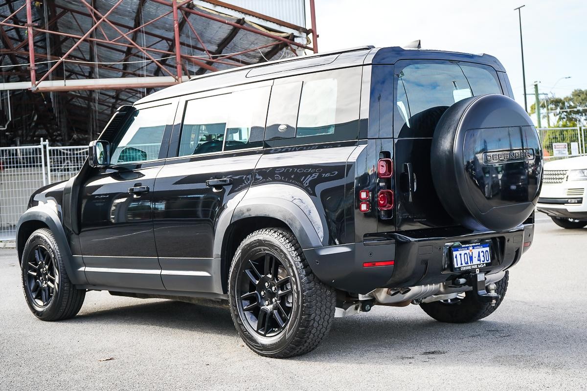 Land Rover Defender image 4