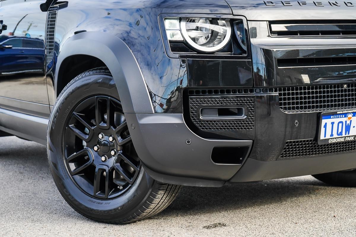 Land Rover Defender image 2
