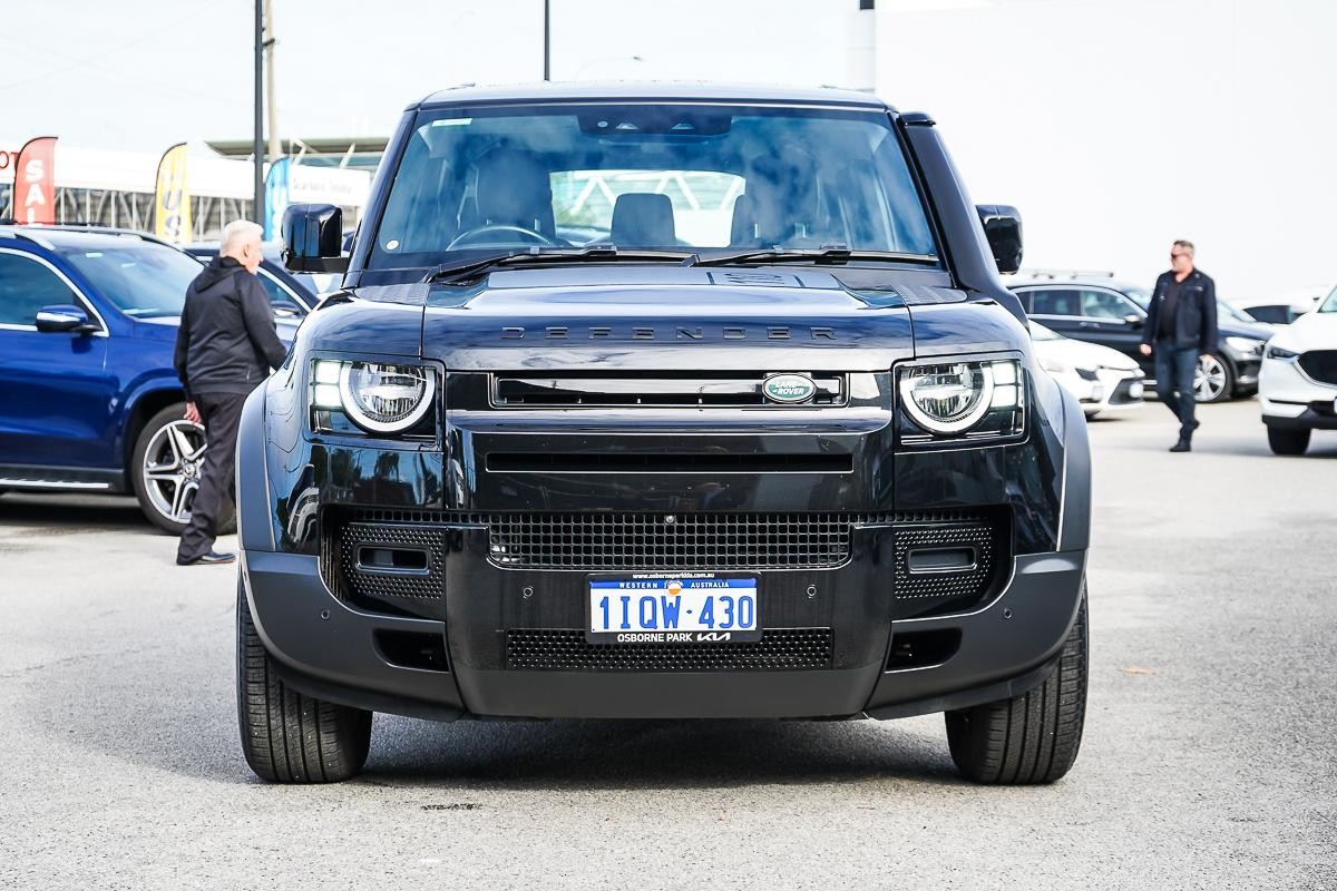 Land Rover Defender image 3