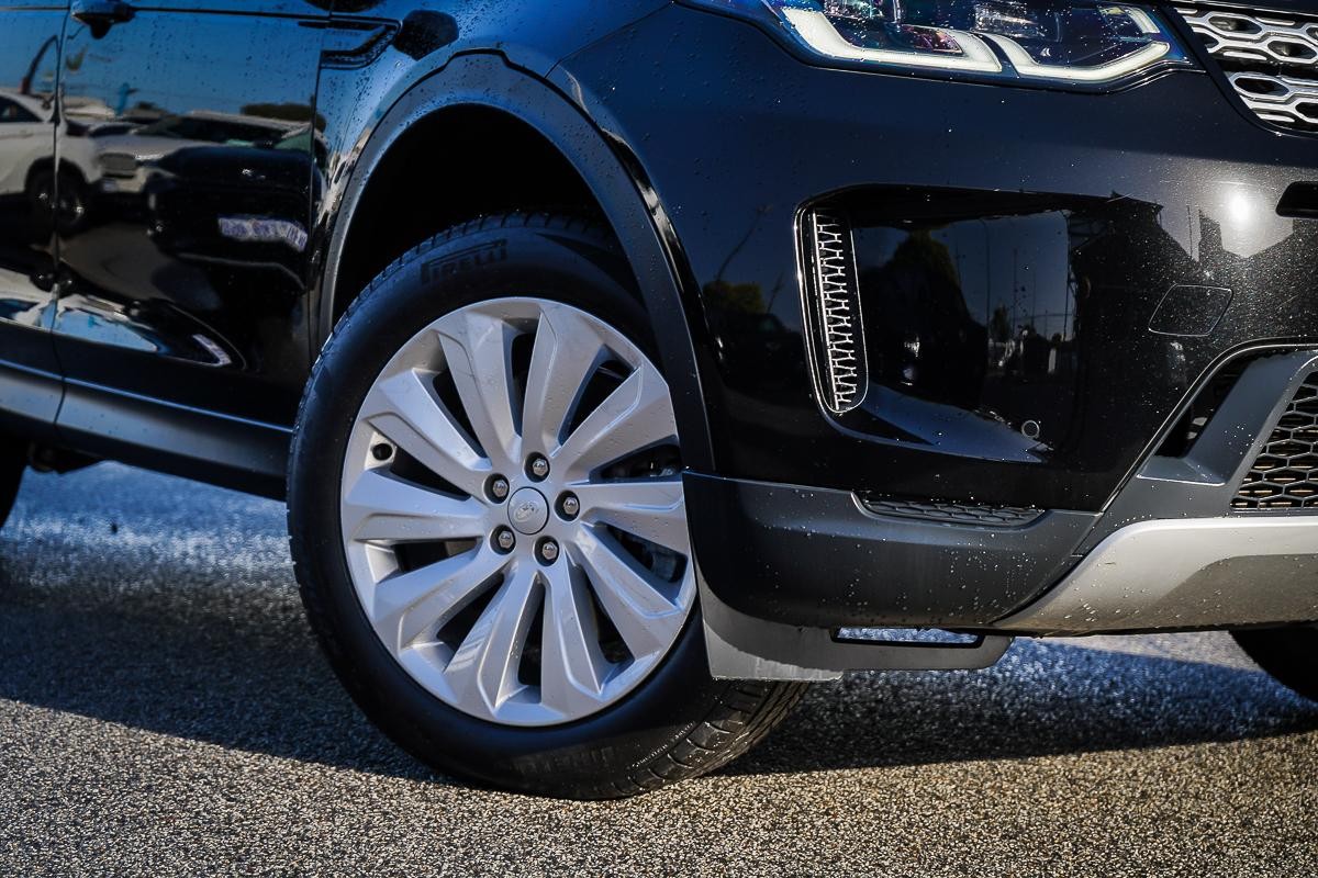 Land Rover Discovery Sport image 2