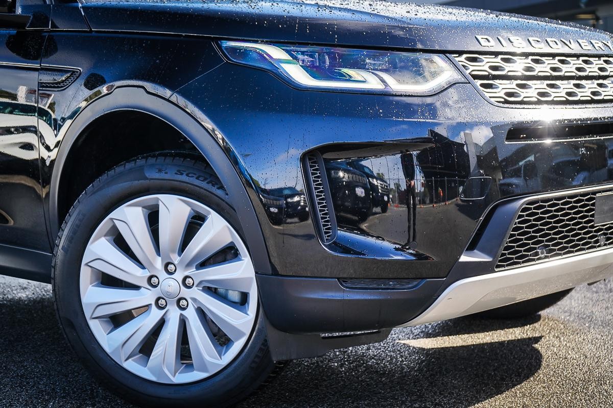 Land Rover Discovery Sport image 2