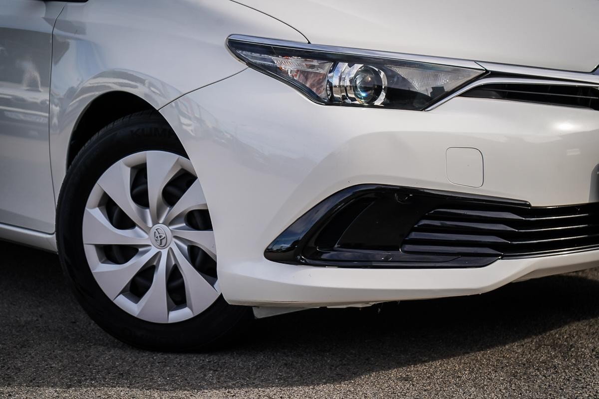 Toyota Corolla image 2