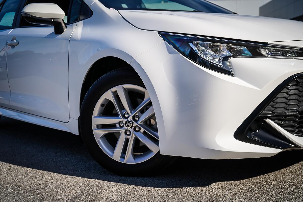 Toyota Corolla image 2