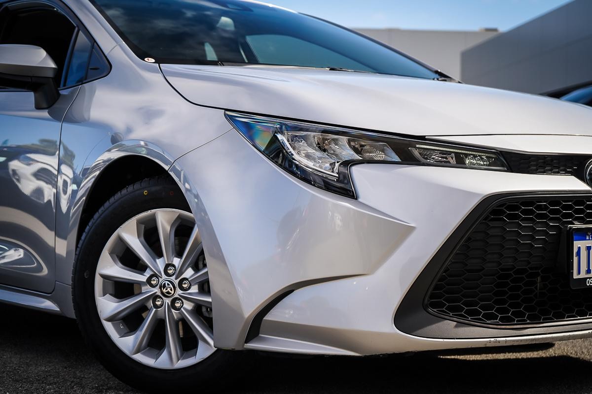 Toyota Corolla image 2