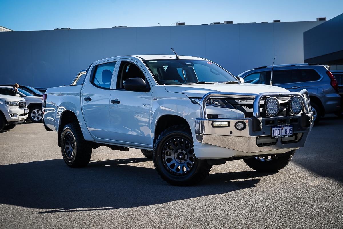 Mitsubishi Triton image 1